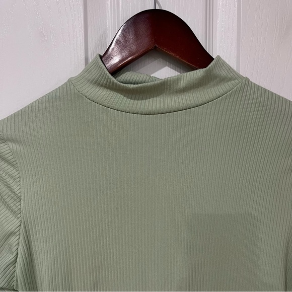 Olivia Rae light green long sleeve crop top size large - Picture 3 of 9